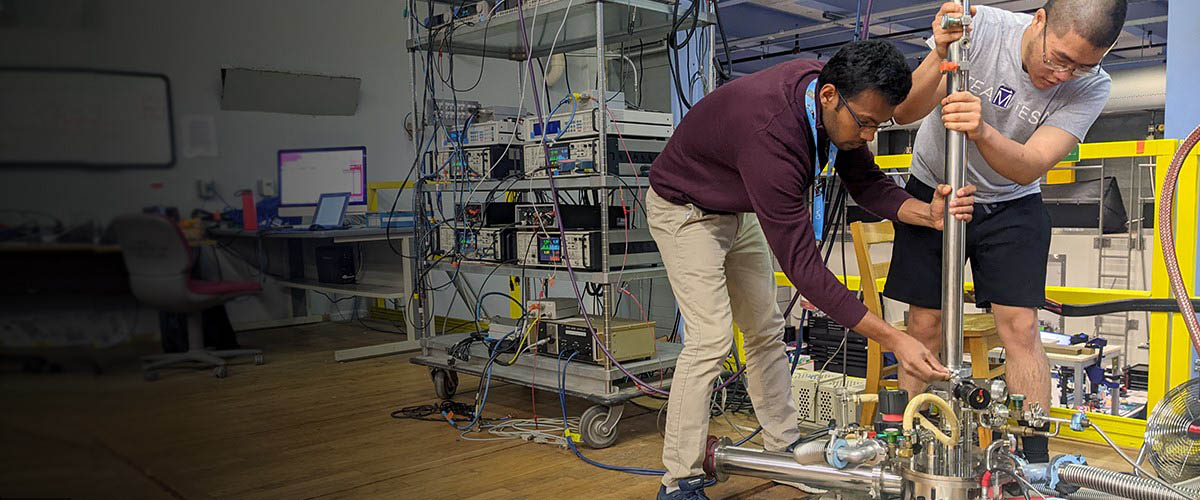 Users inserting probe into SM2 