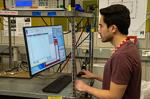 MIT physicist Kevin Nuckolls working at the MagLab.