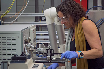 MagLab Scientist running experiment on the 9.4 Tesla FT-ICR MS 220mm